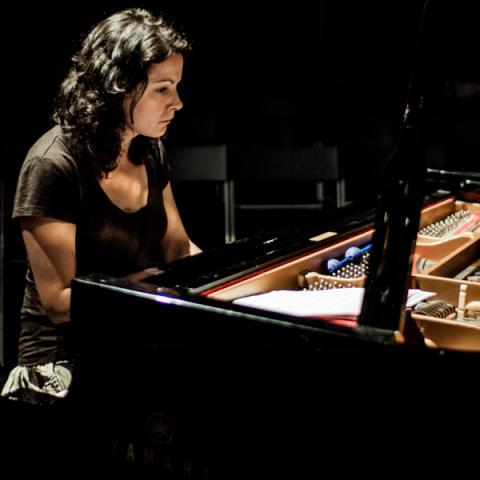 kris_davis_by_peter_gannushkin-10