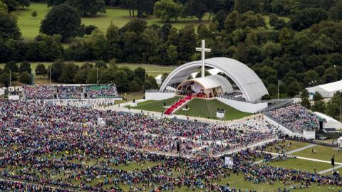 Pope Visiting Phoenix Park Crowds