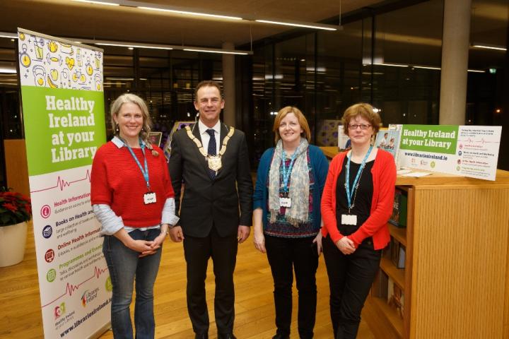 hi_staff_with_cathaoirleach