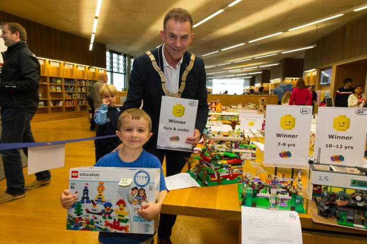 p2531649316-o607865740-4