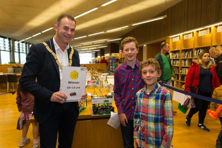 p2531649616-o607865740-4