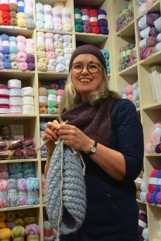 pauline_gallagher_the_knitting_class