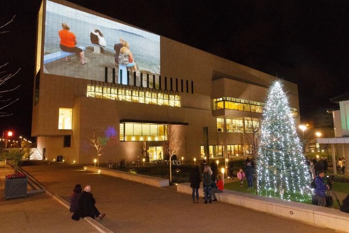 people_on_the_pier_projection