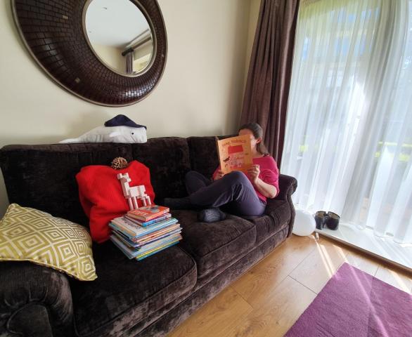 shelley_sitting_pretty